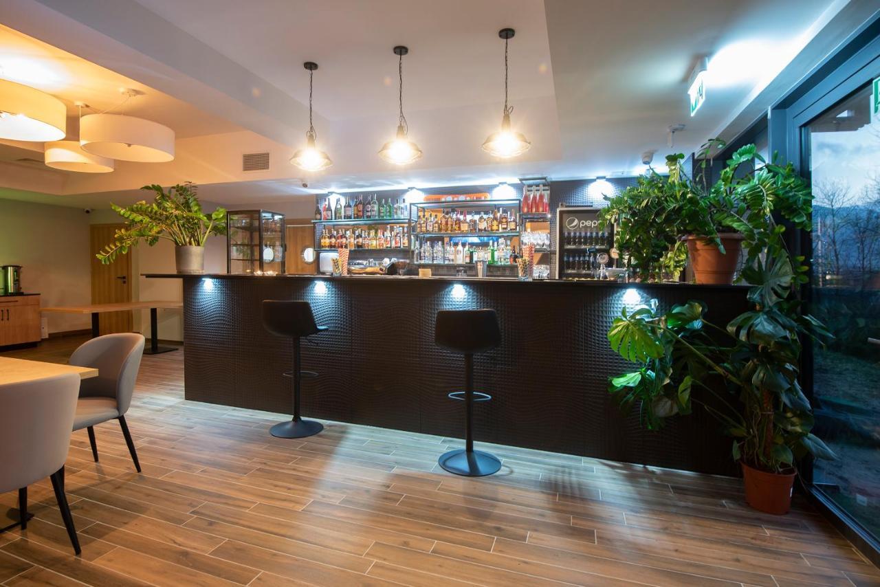ויסלאו Hotel Jarzebata מראה חיצוני תמונה